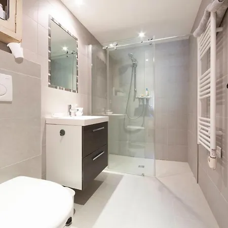 Villa Large Provencal With Swimming Pool In Lush Greenery Live In Cannes *