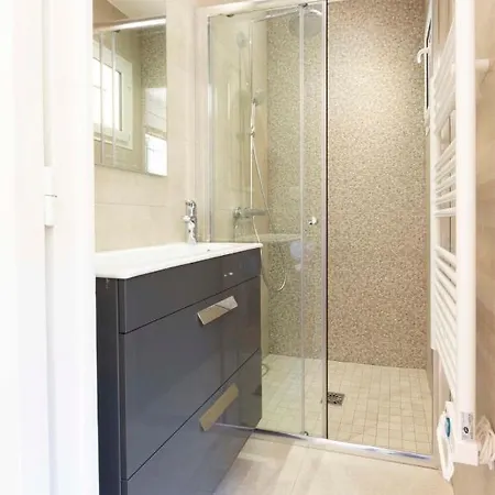 Villa Large Provencal With Swimming Pool In Lush Greenery Live In Cannes *